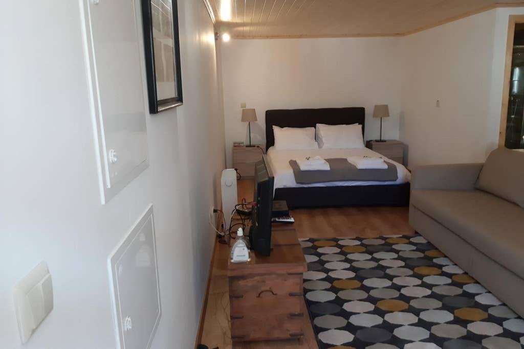 Aurora Papas Apartment Provesende Ngoại thất bức ảnh